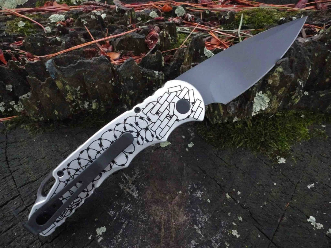 Budget π PROTECH KNIVES All Knife Brands ProTech TR-5.62 Shaw Skull & Barbed Wire DLC (USA) π 4 PROTECH KNIVES All Knife Brands ProTech TR-5.62 Shaw Skull & Barbed Wire DLC (USA)